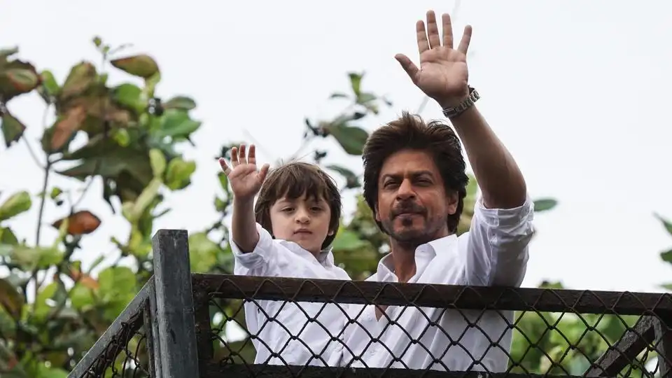 In Pictures: Shah Rukh Khan and AbRam Greet Fans Outside Mannat On Eid