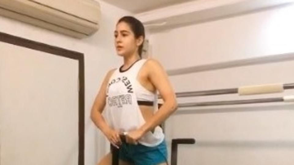 WATCH: Sara Ali Khan Is The Pilates Girl Of Bollywood; Here's Proof!