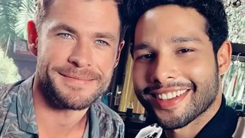 Siddhant Chaturvedi Shares A Selfie With Men In Black's Chris Hemsworth