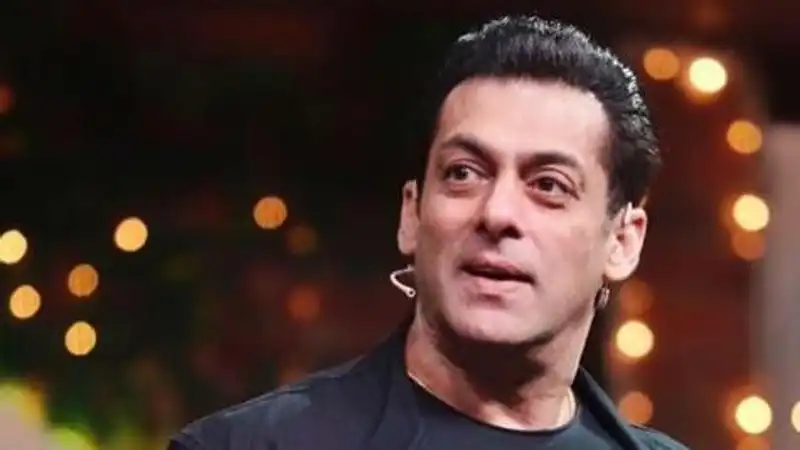 Salman Khan Ditches His Car And Security And Cycles To The Bigg Boss 13 Set; Watch Video