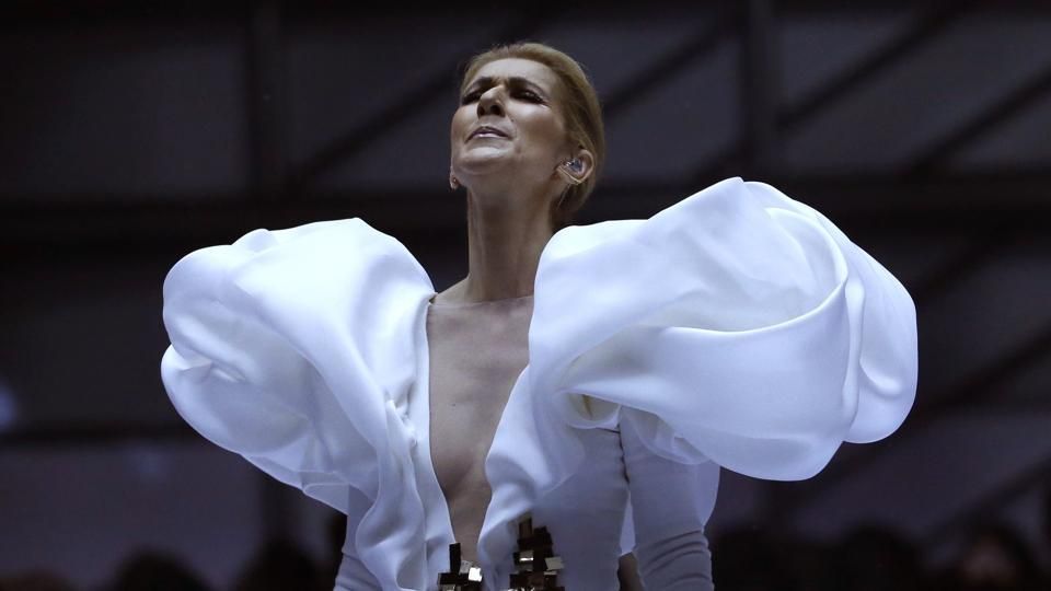 WATCH: Celine Dion Gives Tribute To Titanic's 'My Heart Will Go On' After 20 Years At Billboard Music Awards!