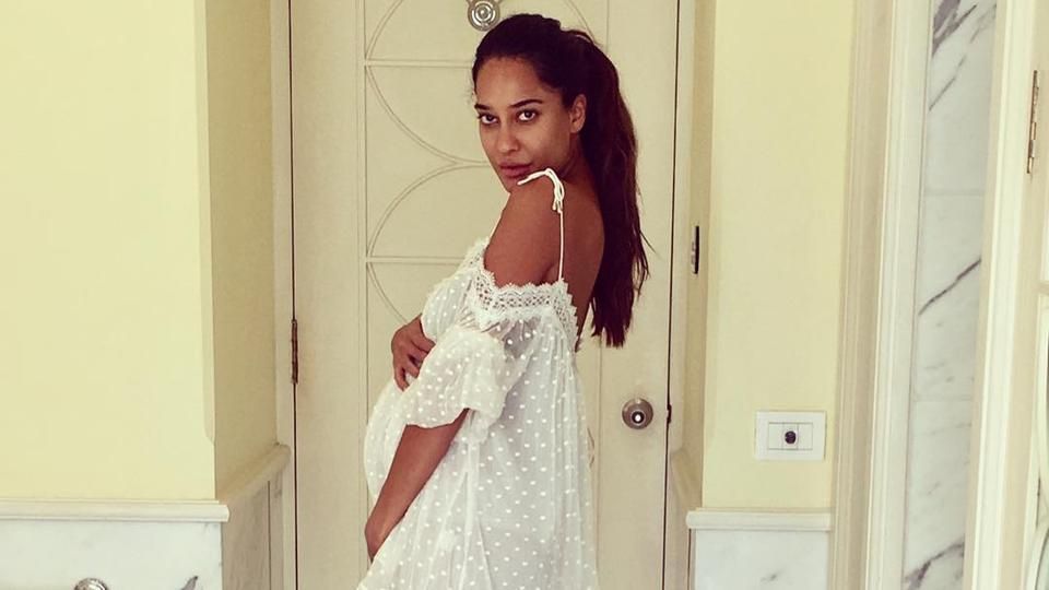 Pregnant Lisa Haydon looks fresh as daisy in new pic with baby bump