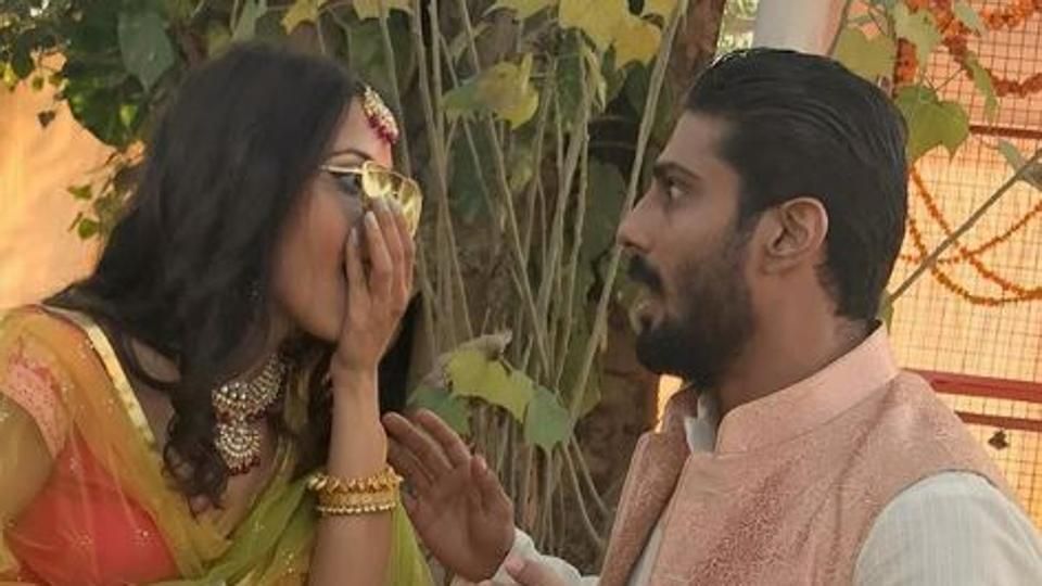 Smita Patil’s Son Prateik Babbar Gets Engaged To Girlfriend Sanya Sagar, Announces It On Instagram!