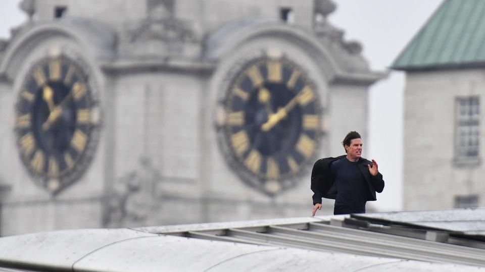 London Comes To A Standstill As Tom Cruise Is Spotted Performing Stunts For Mission Impossible 6!