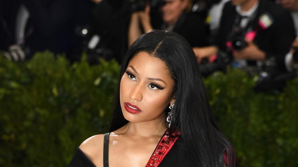 Nicki Minaj is paying several people’s tuition fees and loans on Twitter