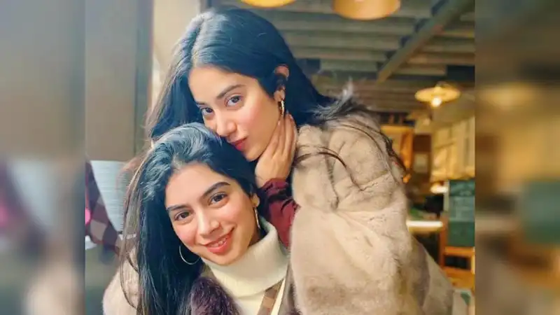 Paparazzi Escort Janhvi Kapoor And Khushi To The Elevator, The Actress Wins With Her Response