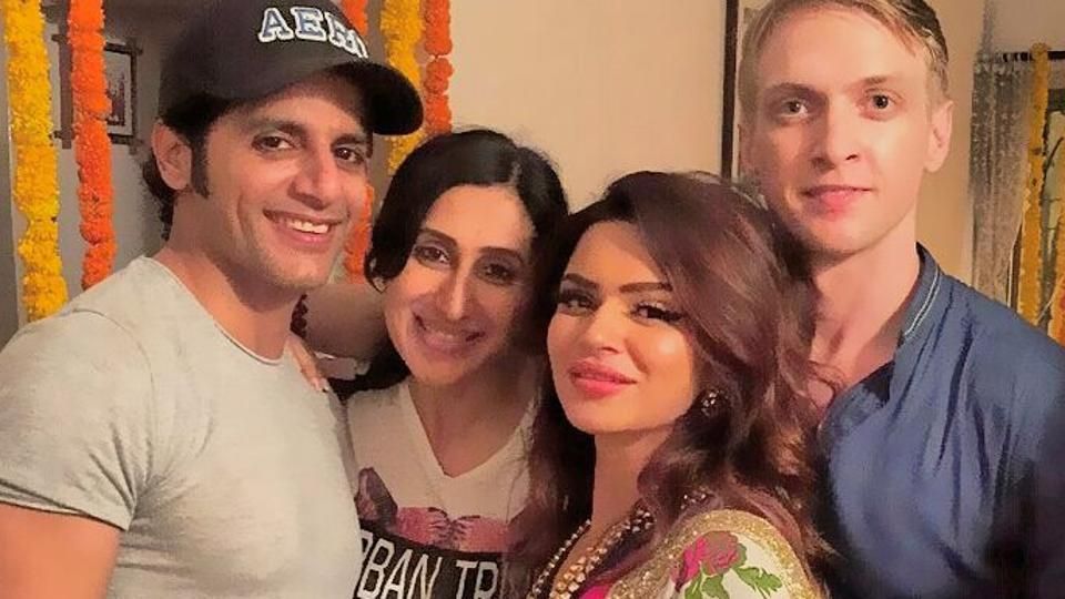 In Pictures: TV Actress Aashka Goradia Gets Engaged To Her Baliye, Brent Goble In A Traditional Ceremony!
