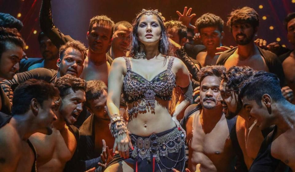 IN PICS AND VIDEOS: Sunny Leone Sizzles In 'Trippy Trippy' Song From Bhoomi
