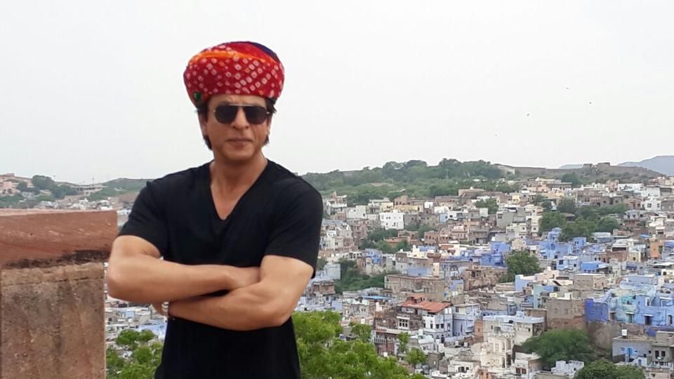 Pictures: Meet Shah Rukh Khan...The Guide!