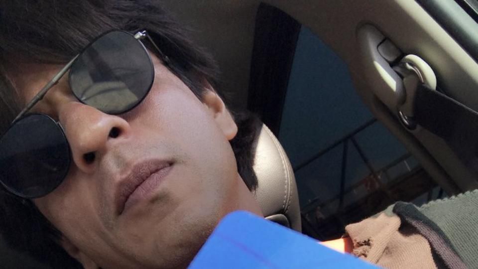 In Pics: Shah Rukh And AbRam Visit Universal Studios...In Disguise!