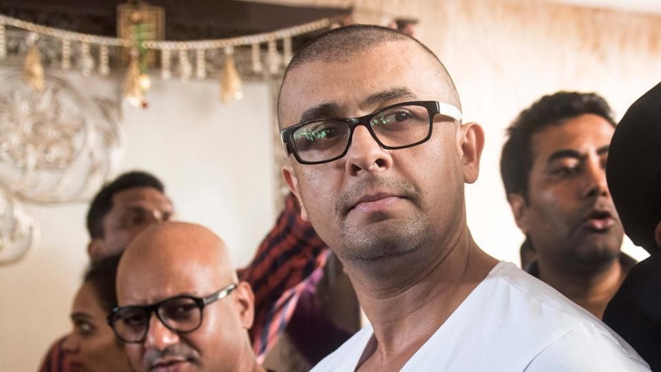 Sonu Nigam Sends Out A Series Of Tweets Building Up His Exit From Twitter; Rants About Paresh Rawal And Abhijeet!