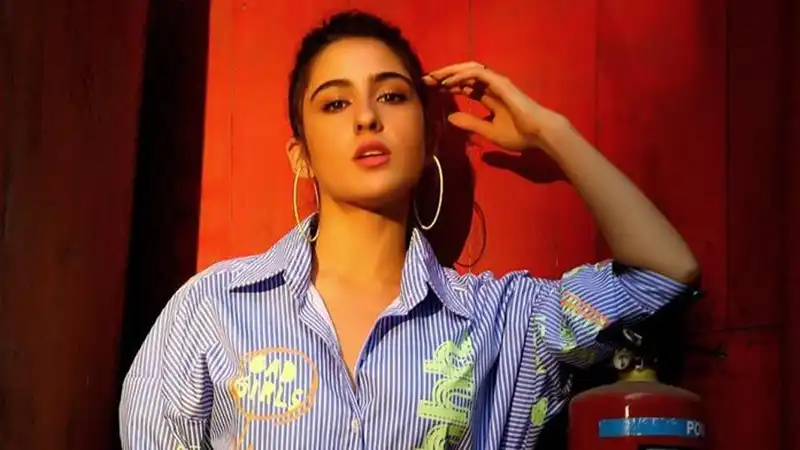 Sara Ali Khan Says She's Not Looking For 'Good Looks' In Her Partner, Kareena Kapoor Is All Surprised