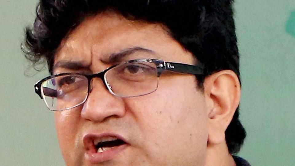 Filmmakers Are Very Unhappy With Prasoon Joshi And The CBFC...Here's Why