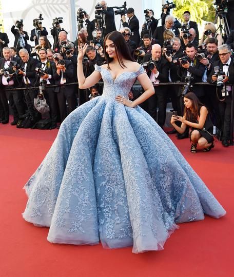 Here's How Twitter Reacted To Aishwarya Rai Bachchan's Cannes Red Carpet Look!
