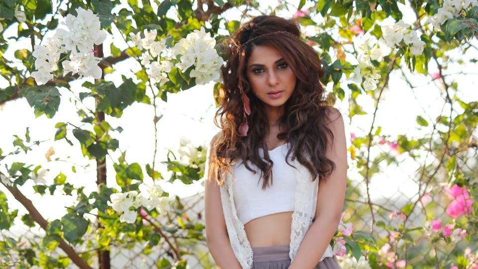 Jennifer Winget Jumps In Support Of Her Beyhadh Co-Star Aneri Vajani And Shuts Up All The Body Shamers!