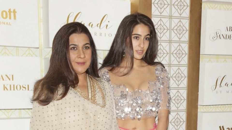 In Pictures: Sara Ali Khan Steals The Show In A Shimmery Dress At Abu Jani-Sandeep Khosla's Wedding Show!