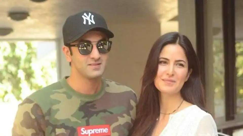Ranbir Kapoor- Katrina Kaif Stepped Out Holding Hands And Fans Are Going Nuts! 