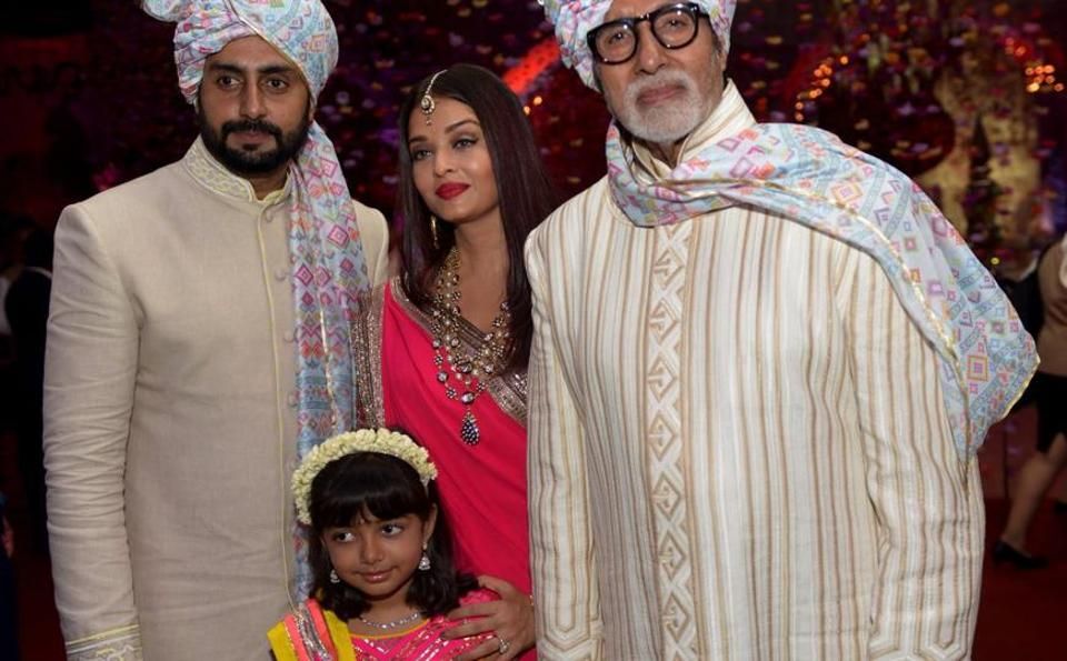 WATCH: Abhishek Bachchan, Aishwarya Rai Aishwarya Rai Do Bhangra With Aaradhya At A Wedding!