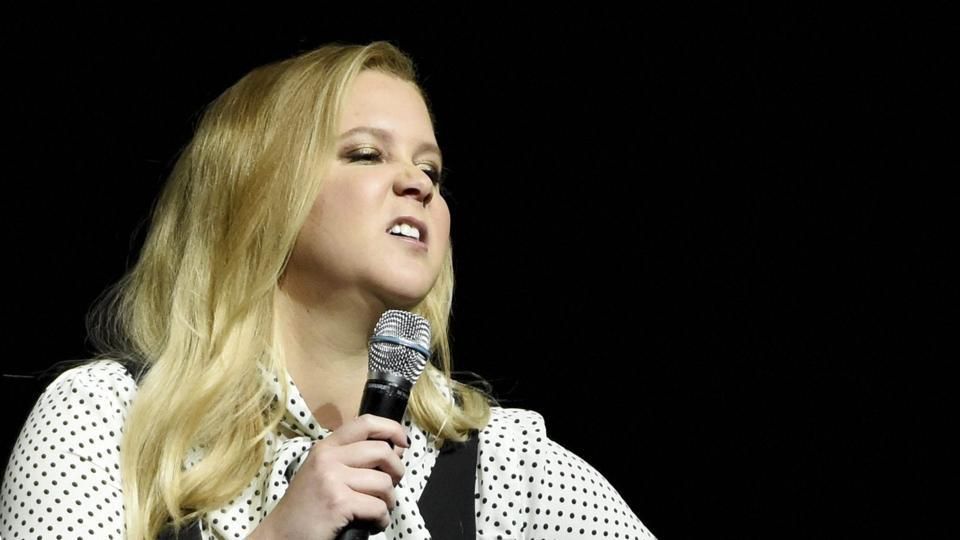 Amy Schumer bought salesperson Rs 1.3 lakh mattress for letting her use the res...