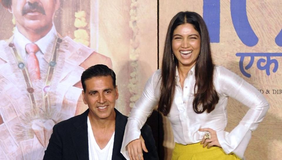 Competition 'Wiped Clean': Akshay Kumar And Bhumi Pednekar Pose For Photo