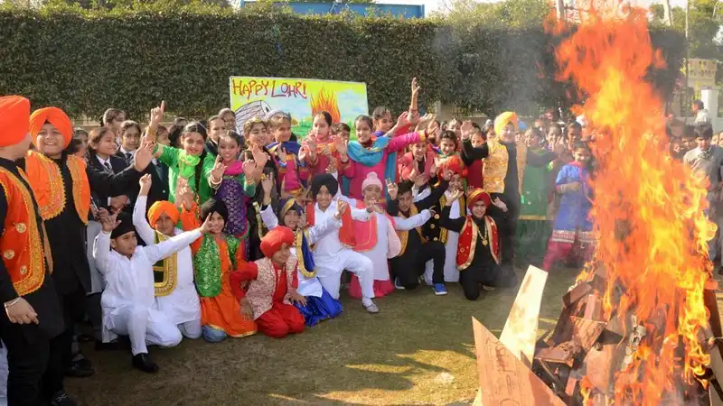 Aishwarya Sakhuja And Other TV Celebs Share Their Childhood Memories Of Lohri!