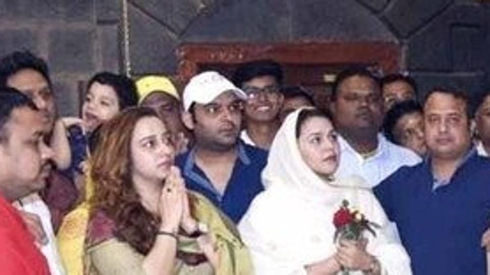 In Pictures: Kapil Sharma Spotted With Girlfriend Ginni Chatrath In Shirdi; Slams Break Up Rumours!