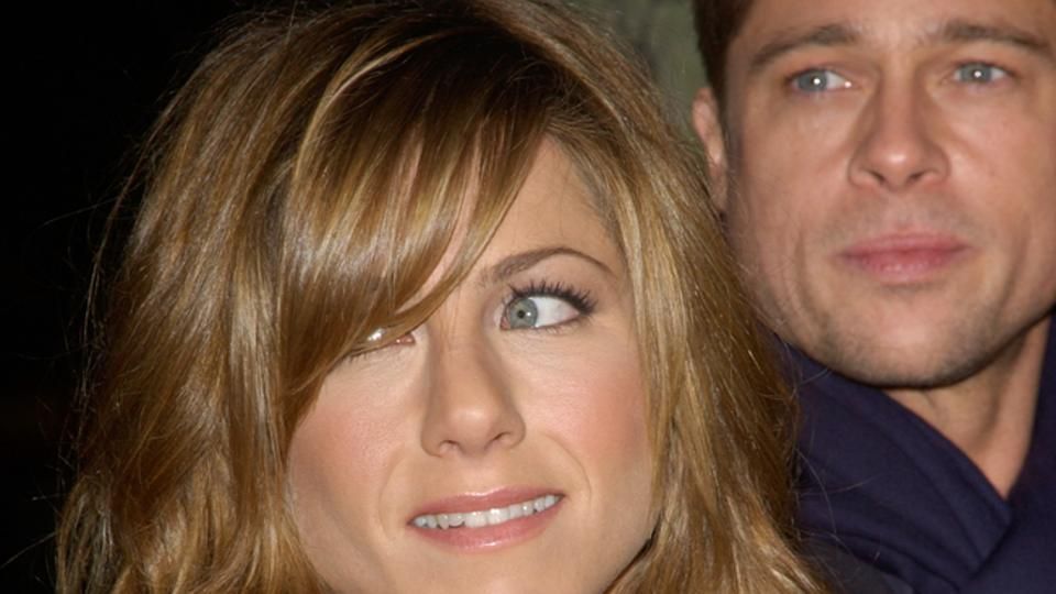 Twitter Is Going Crazy On Realizing That Both Jennifer Aniston And Brad Pitt Are Now Single!