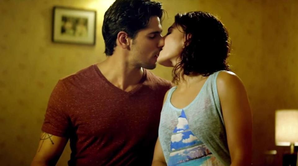 Sidharth Malhotra And Jacqueline Fernandez's A Gentleman Reportedly Has One Of The Longest Kisses Ever In Bollywood!