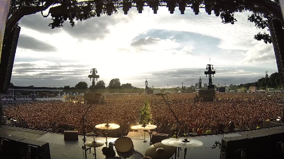 Watch: Here's What 65,000 Fans Who Love Music Did When They Had Time To Kill 