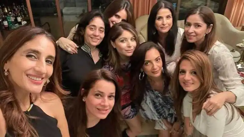 Fabulous Lives Of Maheep, Bhavana, Seema & Neelam Pose Get Together With Other Bollywood Wives