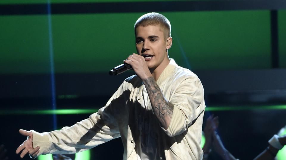 Auto driver's son given golden ticket worth Rs 75000 for Justin Bieber's India ...