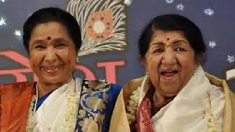 Asha Bhosle Gives An Update On Sister Lata Mangeshkar's Health, Says She ‘Is Fully Fit And Fine Now’