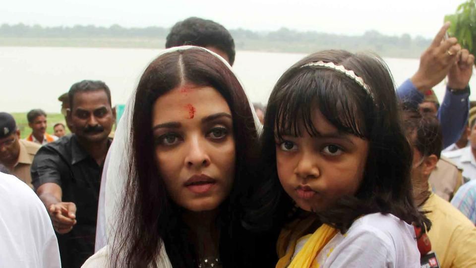 Aishwarya Rai Bachchan and family visit Sangam in Allahabad. See pics