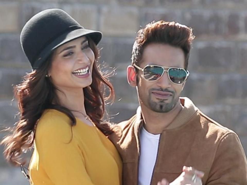 Upen Patel accuses Karishma Tanna of using him in drunk texts-like tweets