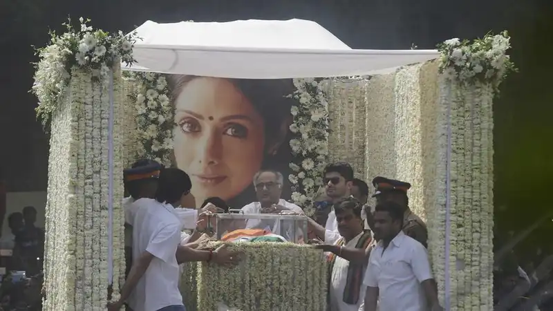 Did Author Shobhaa De Just Take A Dig At The Late Sridevi's Last Journey?