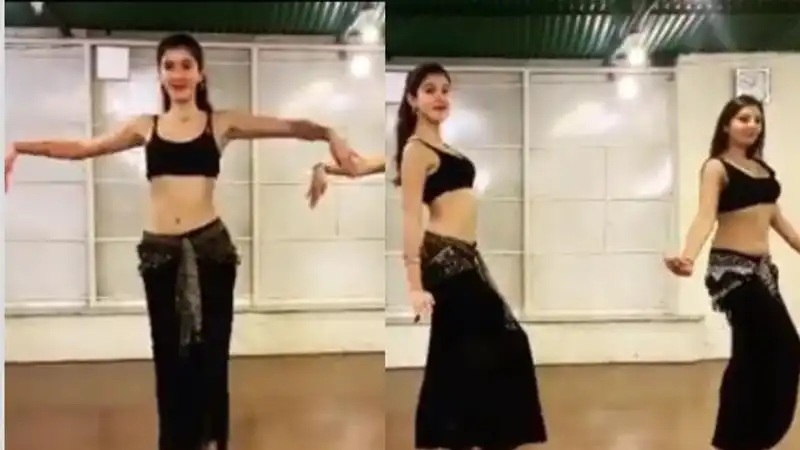 Sanjay Kapoor’s Daughter Shanaya Surprises Everyone With Her Belly Dance, Watch It Here