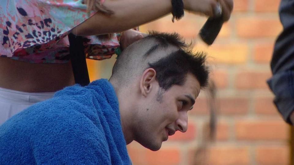 Bigg Boss 11: Priyank Sharma shaves his head for Hiten Tejwani. See pictures