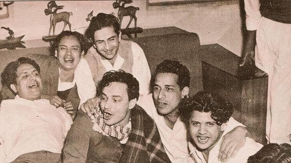 Friendship Day 2017: Rishi Kapoor shares an old pic of Raj Kapoor