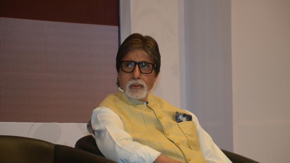 Amitabh Bachchan Threatens To Quit Twitter After Shah Rukh Khan Becomes The Most Followed Bollywood Celeb!