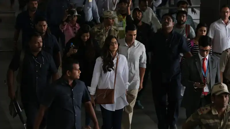 Pictures: Akshay Kumar and Sonam Kapoor shoot at IGI airport in Delhi for Padman