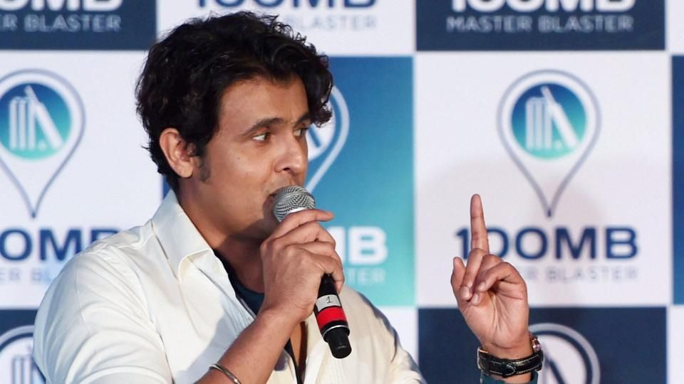 Sonu Nigam takes cleric up on challenge to get head shaved, invites press as wi...