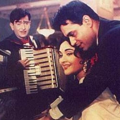 13 Times Bollywood Got Obsessed With Paris!