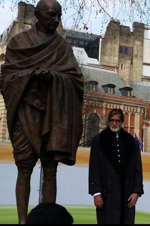 Big B Unveils Gandhi Statue at Parliament Square, London