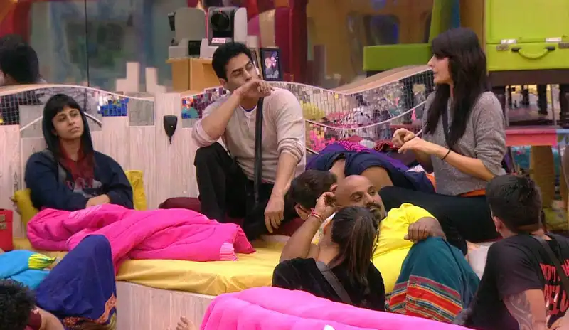 9 Reasons Why Bigg Boss 9 Should Be Aired At Nine!