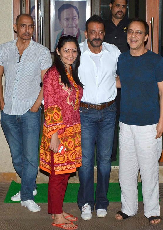 Sanjay Dutt Welcomed Home By Vidhu Vinod Chopra And Wife, Maanyata Dutt!