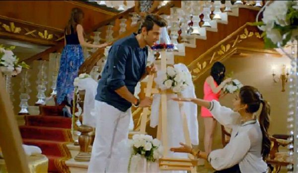 Sonam Kapoor And Hrithik Roshan's Dheere Dheere Se Is Out And It's Visually Beautiful! 
