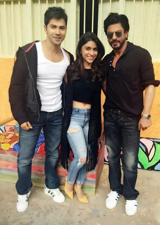 Varun Dhawan And SRK Promote Bhaag Johnny!