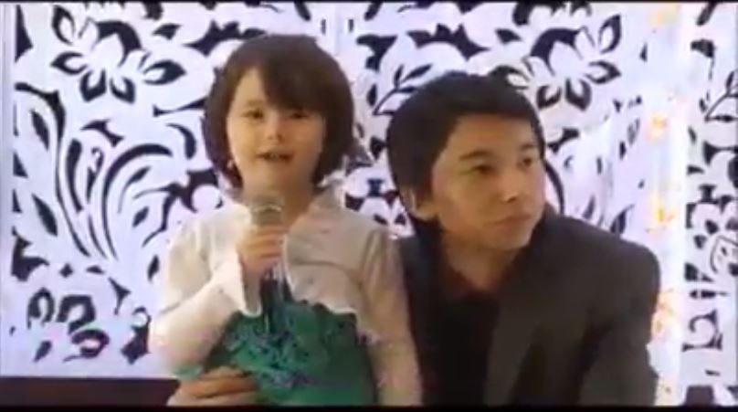 A Little Asian Girl Singing Zoobi Doobi From 3 Idiots Will Give You Goosebumps!