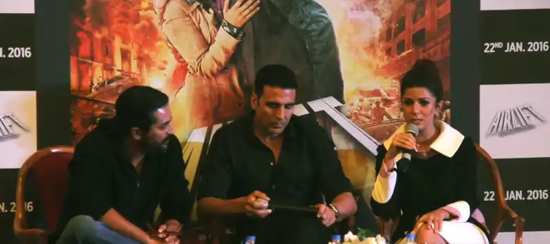 WATCH: Akshay Kumar Plays A Shrewd Businessman In Airlift, Says Nimrat Kaur!