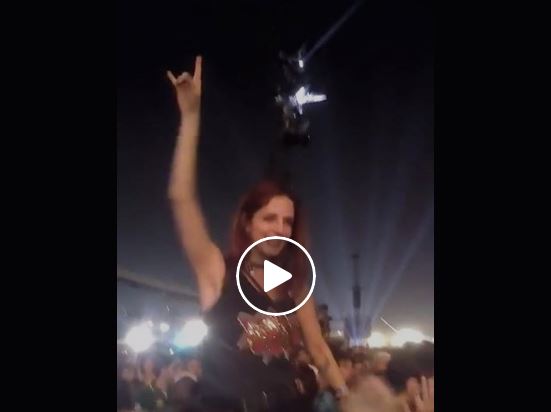 Watch: Sussanne Khan Enjoyed The Coldplay Concert From A Special Seat.. And It Wasn't A Chair!!